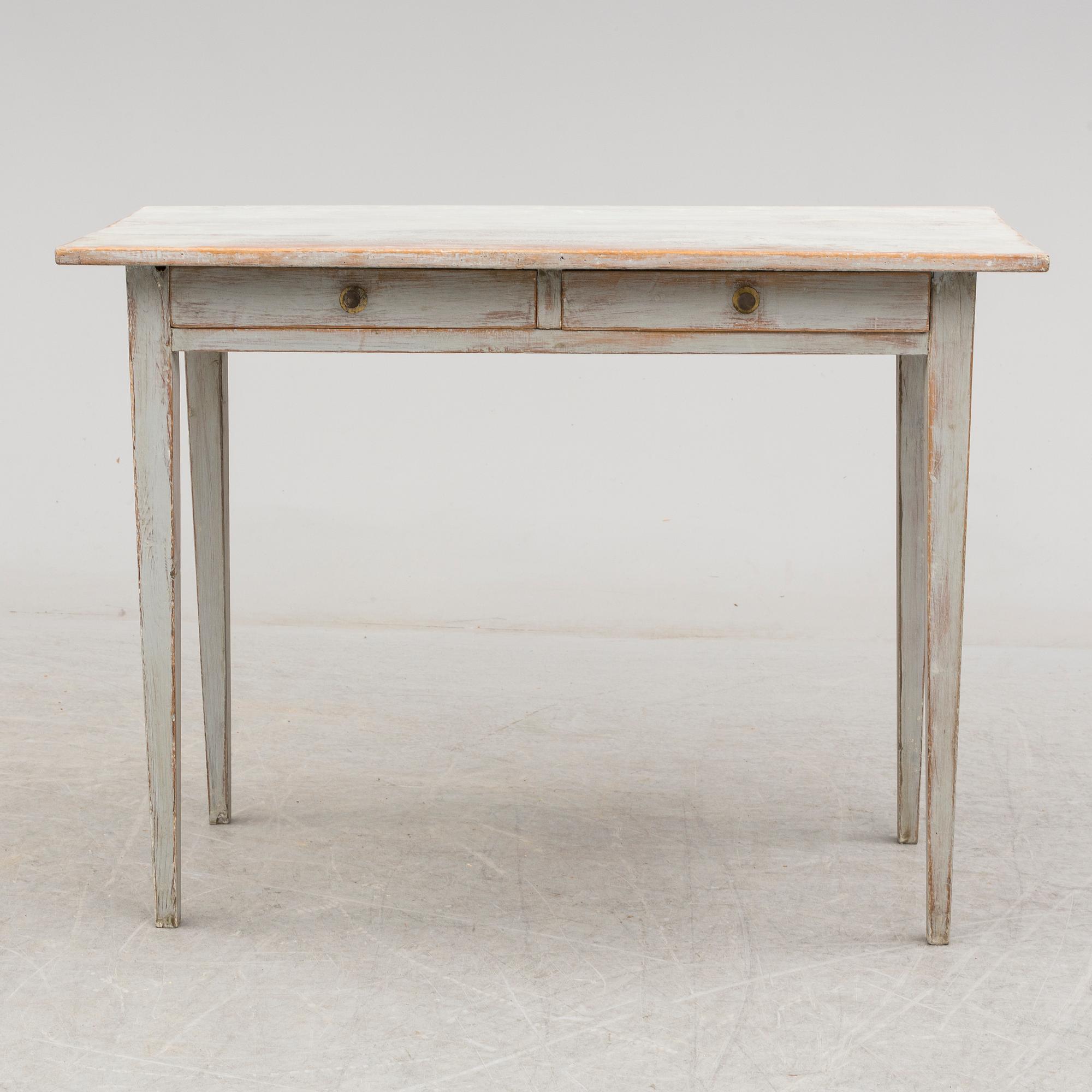 A first half of the 19th century table.