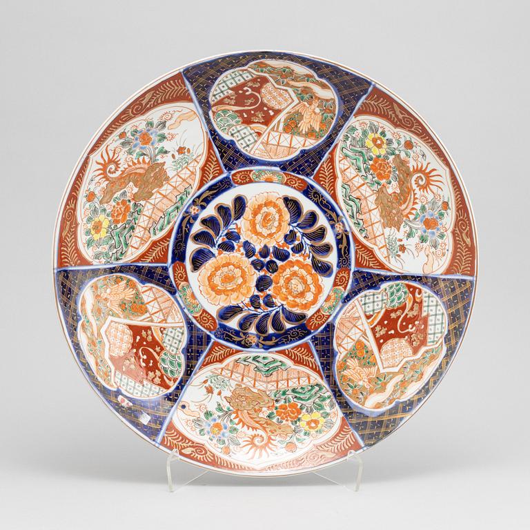 A pair of large Japanese porcelain dishes, 20th century.