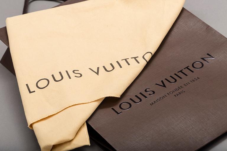 VÄSKA, "TOILETRY POUCH 26", Louis Vuitton.