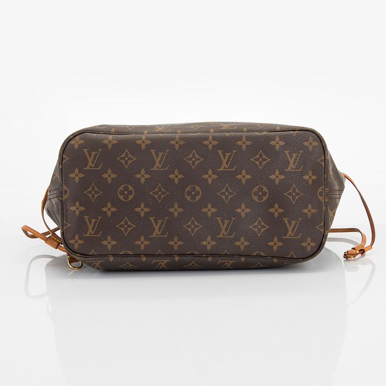 Louis Vuitton, a Monogram Canvas 'Neverfull MM' bag.