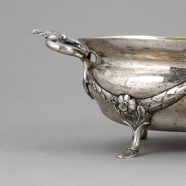 KONFEKTSKÅL, silver, rokoko, möjligen Jon Jonsen, Köpenhamn 1751. Vikt ca 281 gram.
