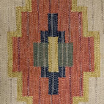 A carpet, flat weave, ca 239-241 x 166,5-168 cm, signed GK. Sweden around 1960.