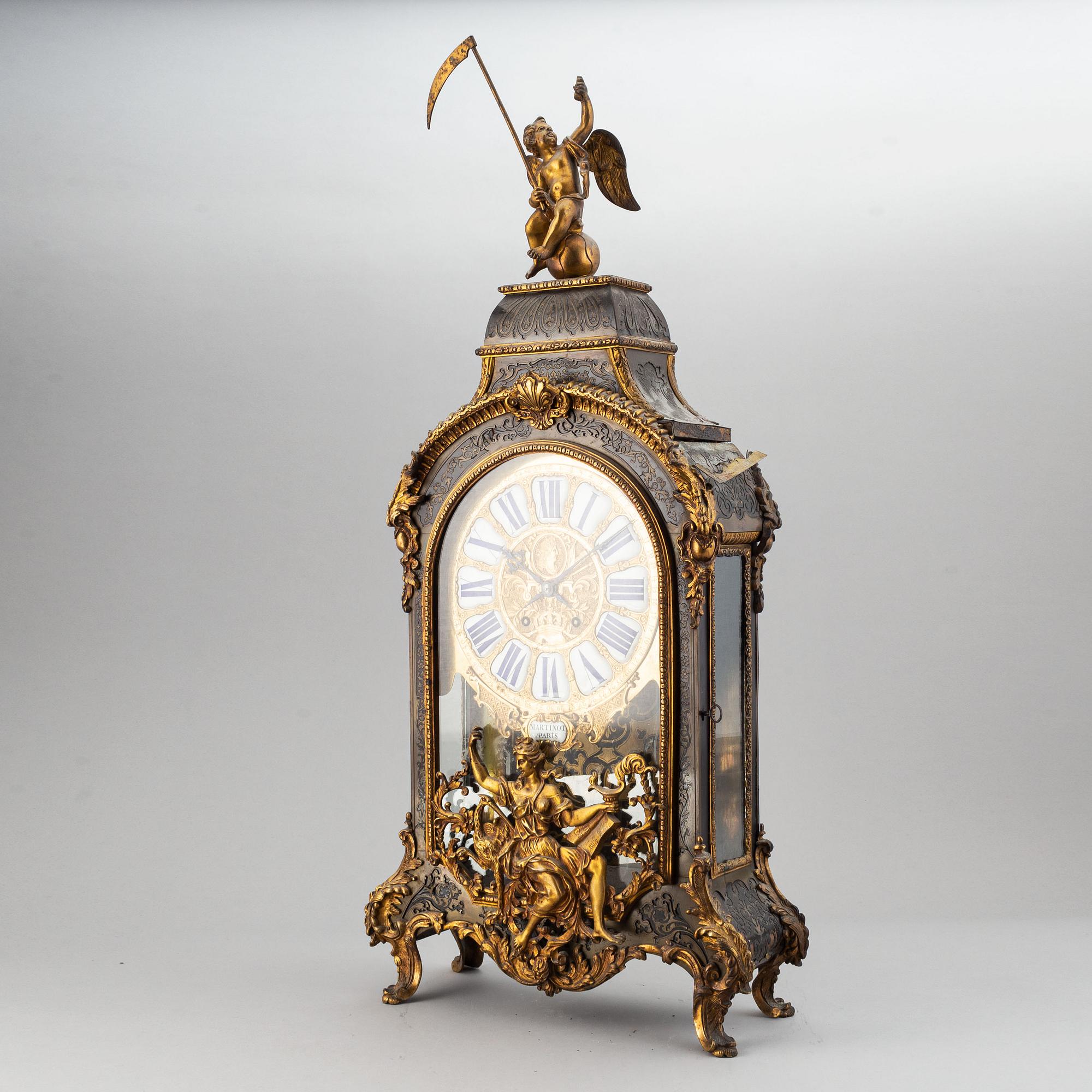 A French mantle clock, 19th century.