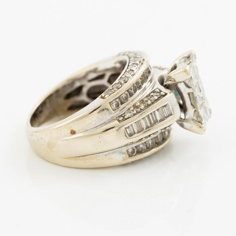 Ring, 14K gold with princess, baguette, and round brilliant-cut diamonds.