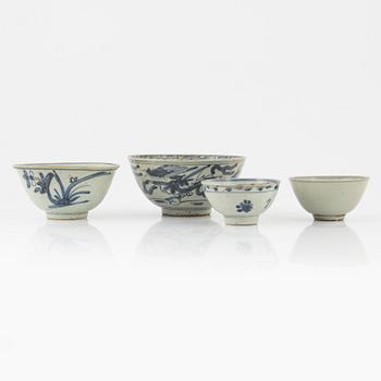Four blue and white porcleain bowls, China, Ming dynasty, (1368-1644).