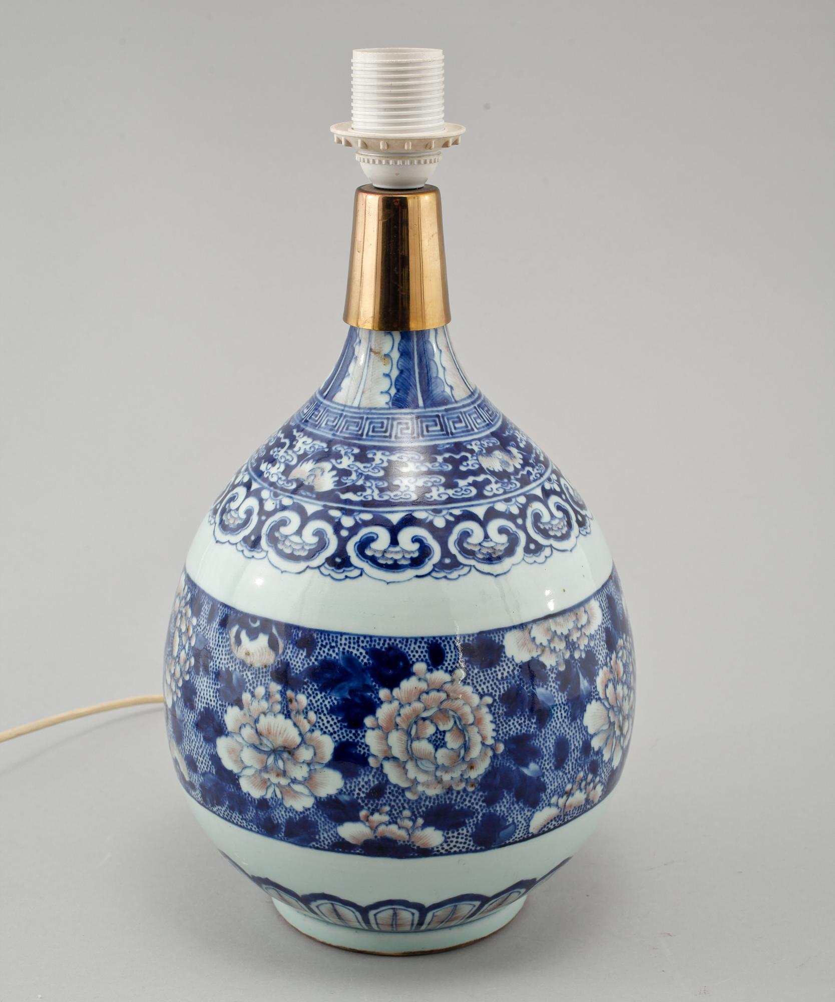 BORDSLAMPA, porslin, Japan, 1800-tal.