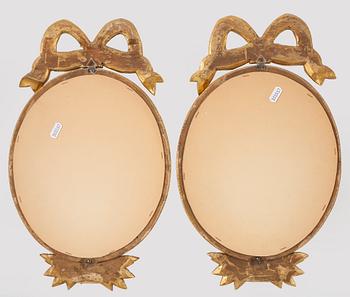 SPEGELLAMPETTER, ett par, gustaviansk stil, 1900-talets första hälft.