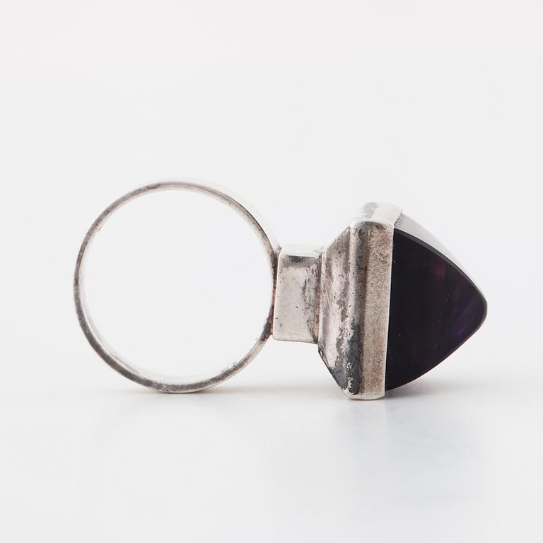 RING, med fasettslipad onyx, Alton, Falköping, 1967.