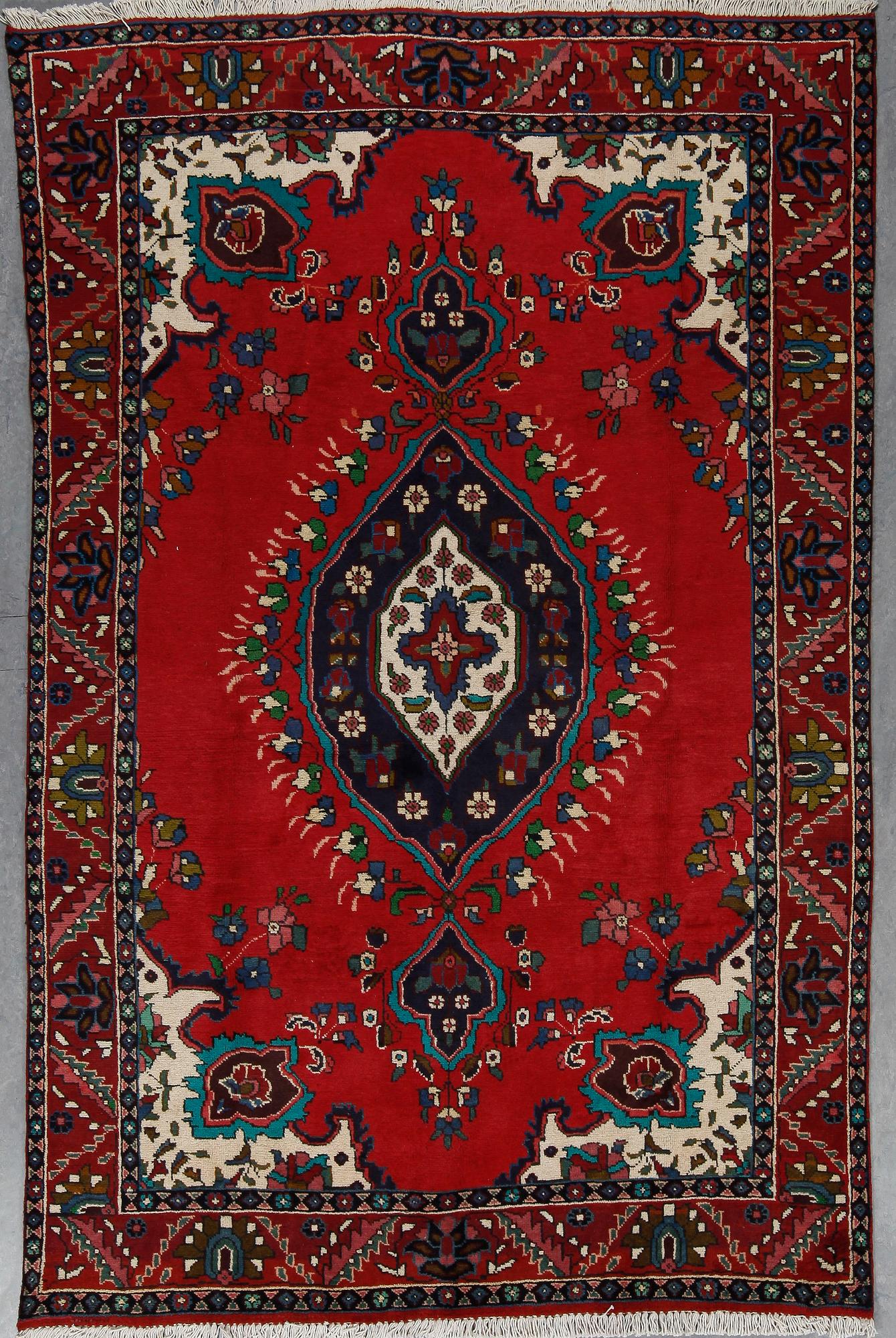 MATTA, möjligen Täbris, 300x195 cm.