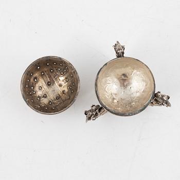 Saltströare, silver, Kina, omkring 1900.