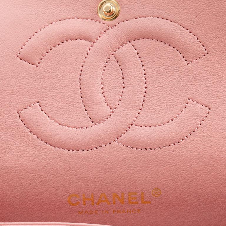 CHANEL, a pink caviar leather "double flap" shoulder bag.