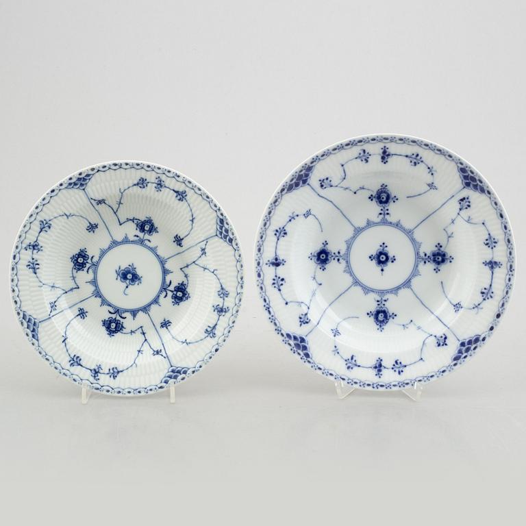 Two deep dishes and two soup dishes, porcelain, "Blue Fluted Half Lace" / "Musselmalet", Royal Copenhagen.