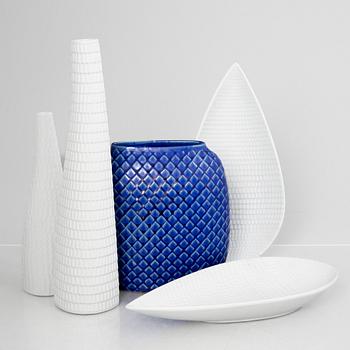 Stig Lindberg, a set of two stoneware vases, and two dish, "Reptil" and a vase "Fjäll", Gustavsberg 1953-63 and 1960-61.