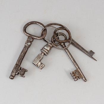 Four cast iron keys, 17th/18th century.