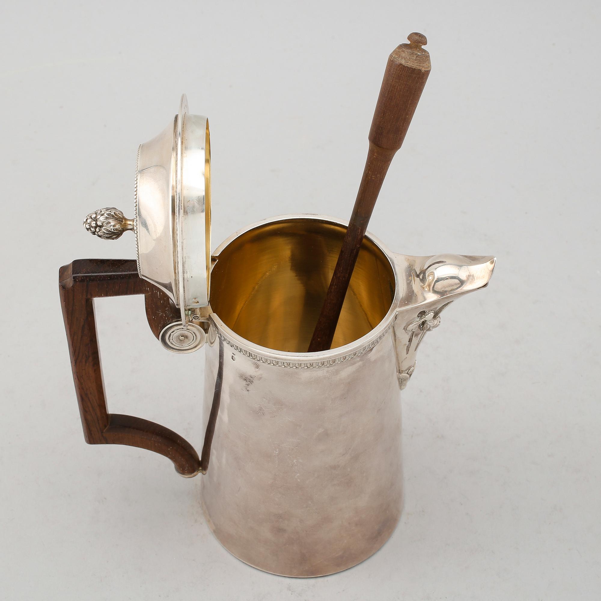 CHOKLADKANNA, silver, Louis Seizestil, Frankrike, omkring år 1900. Vikt ca 460 gram.