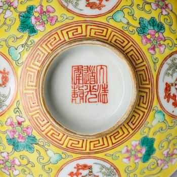 A pair of yellow ground 'medallion' bowls with covers, Qing dynasty with Daoguang mark.