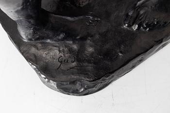 Gudmar Olovson, skulptur. Signerad. Numrerad. Gjutarstämpel. Brons, höjd 90 cm, längd 32 cm.