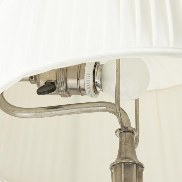 Harald Notini, bordslampa, modell "6932", Arvid Böhlmarks Lampfabrik, Stockholm, 1920-tal.