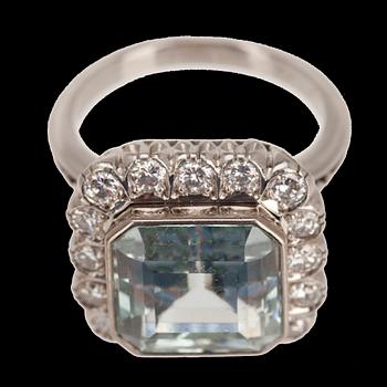 A RING, Beryl c. 6.00 ct, brilliant cut diamonds c. 0.64 ct. ~H/I. Platinum. 1960 s. Size 16+, weight 11 g.