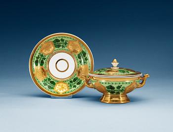 1235. SKÅL med LOCK och FAT, porslin. Ryssland Popov, 1800-tal.