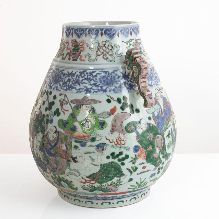 A Chinese wucai vase, late 20th century.