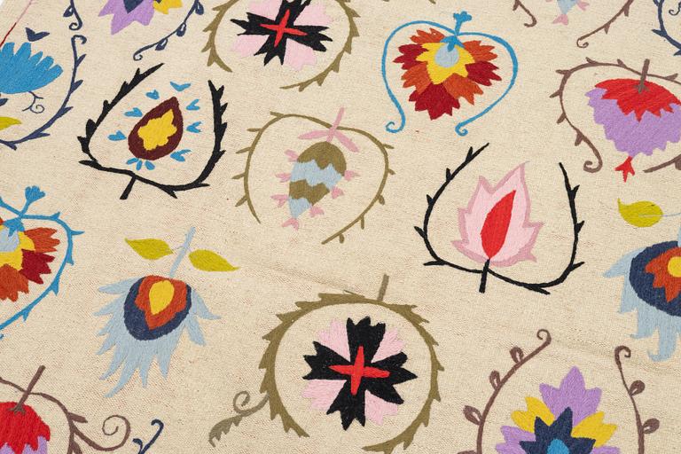 Matta, handbroderad Kelim, ca 198 x 148 cm.