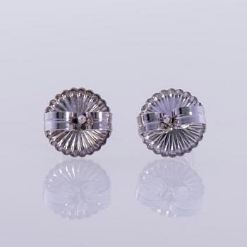 ÖRHÄNGEN, 14K vitguld, naturliga ljusgröna, briljantslipade diamanter tot. 0,36 ct. Vikt 1,7 g.
