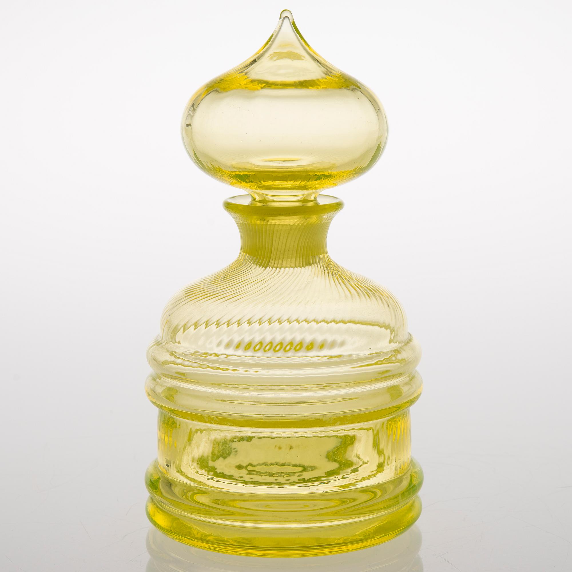 A glass decanter "Sulttaani",  Riihimäen Lasi, Finland, 1966-1969.