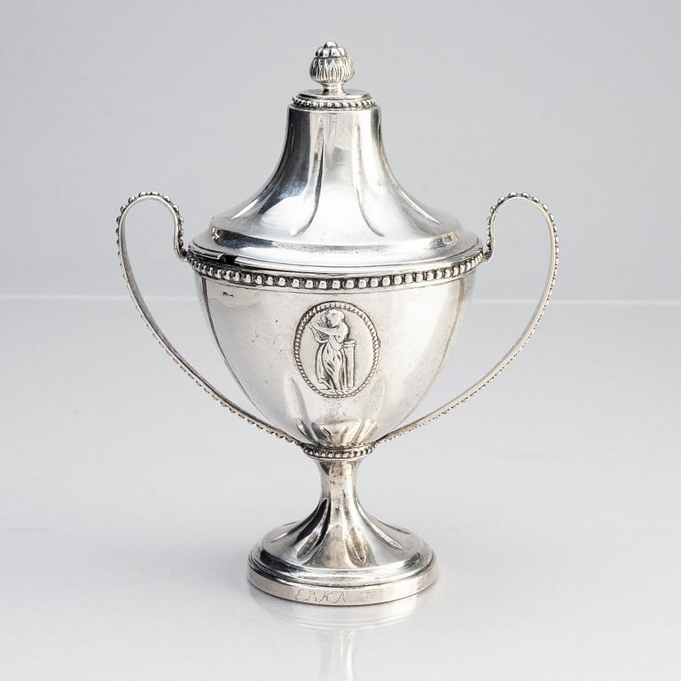 A Swedish 18th century silver sugerbowl with lid, mark of Erik Ernander, Uppsala 1791.