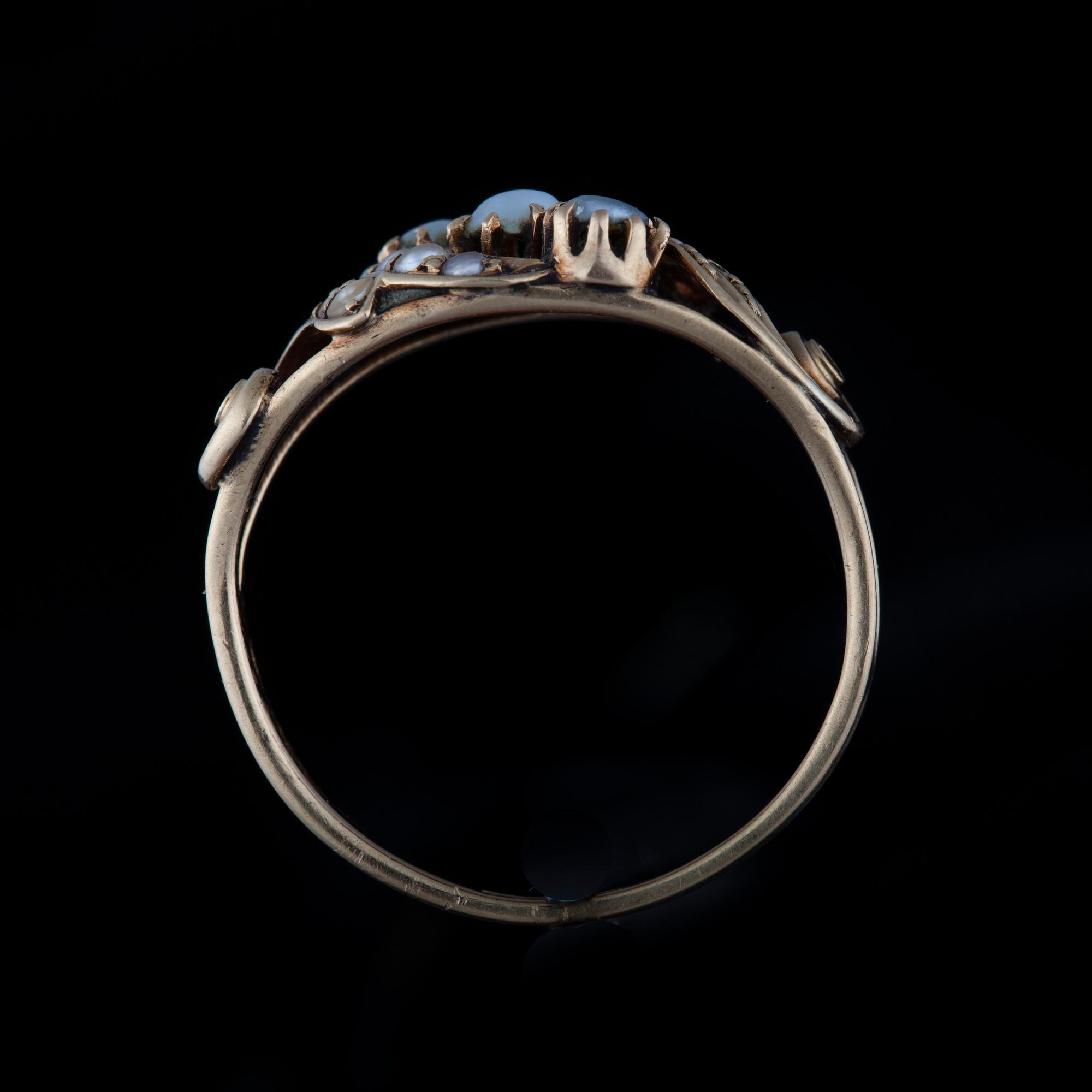 RING, 18K guld, pärlor. Vikt ca 1,9 g.