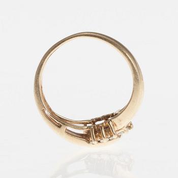 RING, 14K guld, 9 små diamanter. Finska stämplar 1990. Vikt 3,2 g.