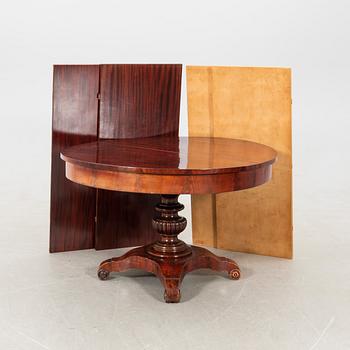 Dining table, mid/second half of the 19th century.