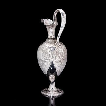 A WINE EWER, silver, England, London 1851. Weight 771 g.