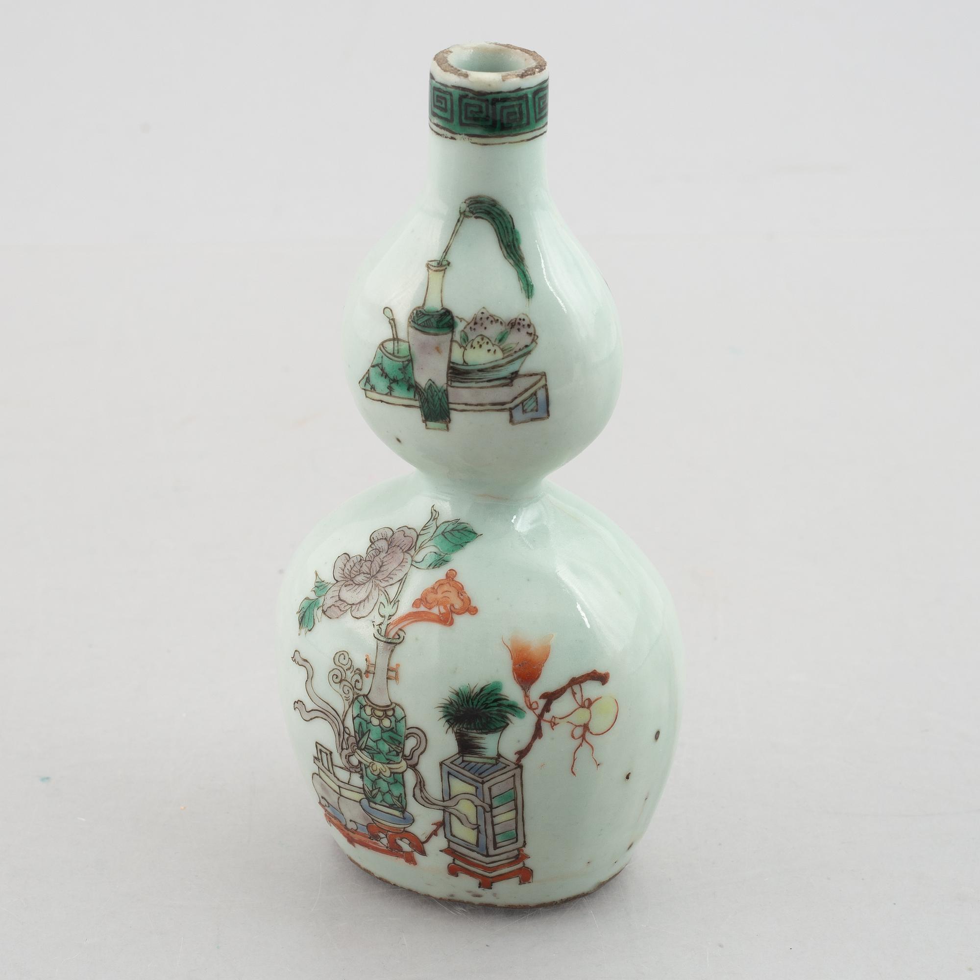Vas, kalebassformad, porslin. Qingdynastin, 1800-tal.