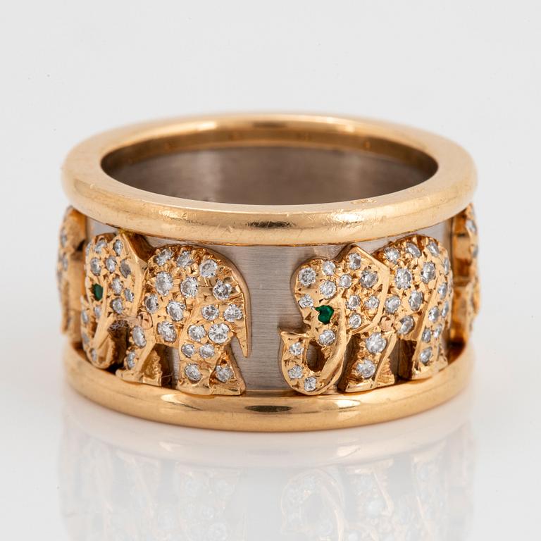 Cartier ring 18K guld och vitguld med runda briljantslipade diamanter och smaragder "Elephant".