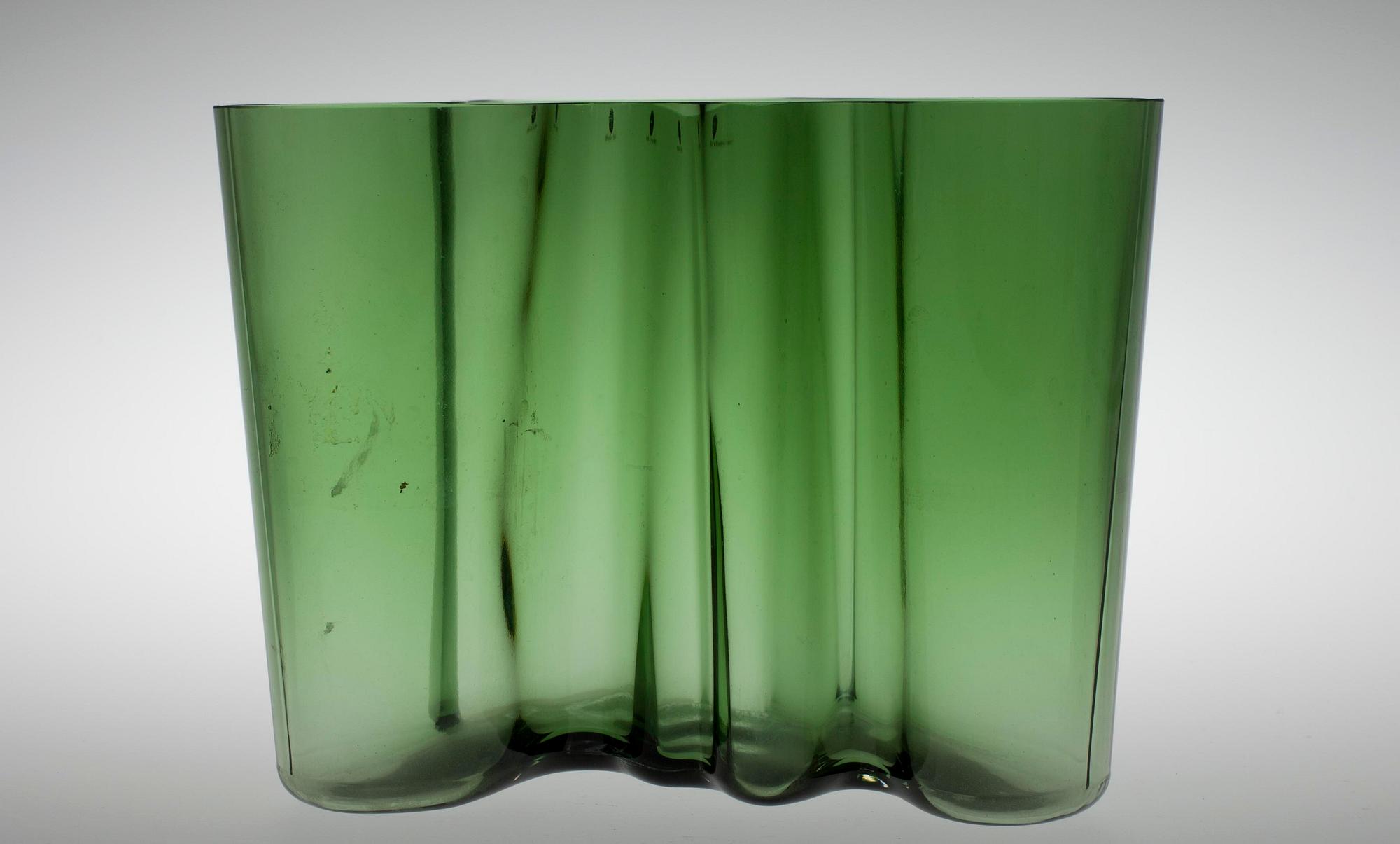 VAS, glas, sign. A Aalto 1936-1986 Iittala 2457/8000.