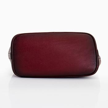 Louis Vuitton, a "NN14 GM" bag.