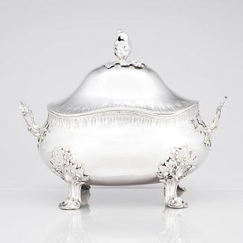 Daniel Lundgren, terrin med lock, silver (verksam Reval 1771-83). Rokoko.