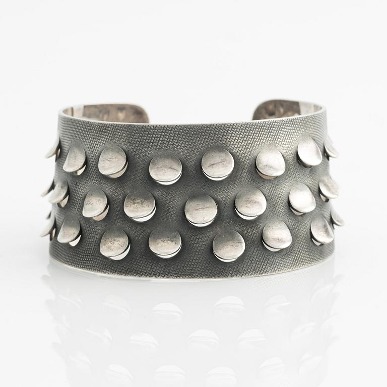 Grete Prytz-Kittelsen, för J. Tostrup, armring, sterlingsilver, Norge.