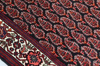 A Hamadan runner, approx. 420 x 114 cm.