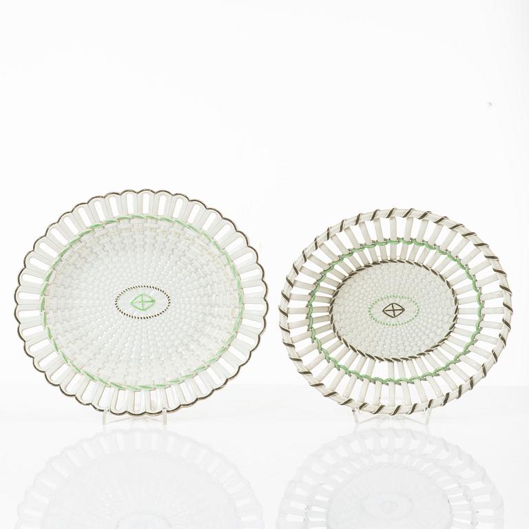 An English cream weare chesnutbasket with cover, circa 1800.