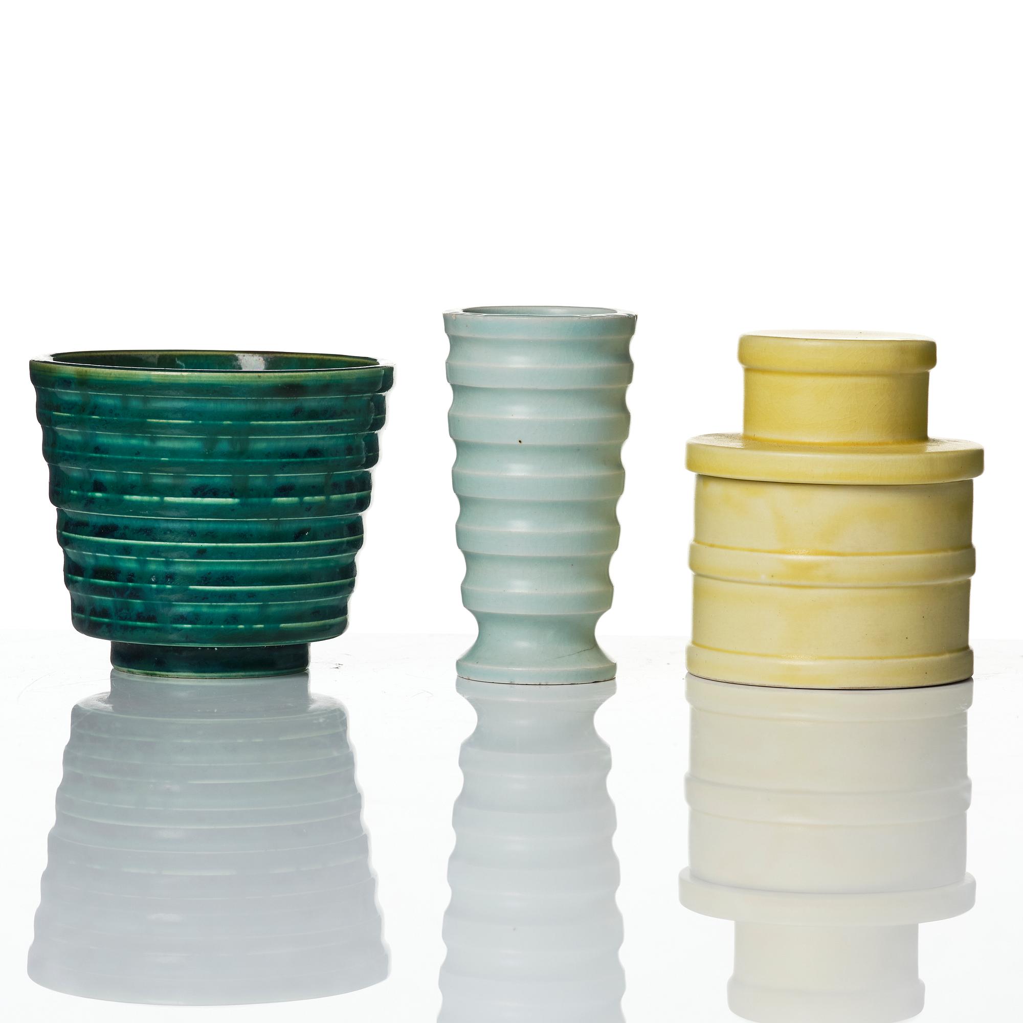 Wilhelm Kåge, A set of three ceramic flower pots, a vase and jar with lid,  Gustavsberg 1930s.