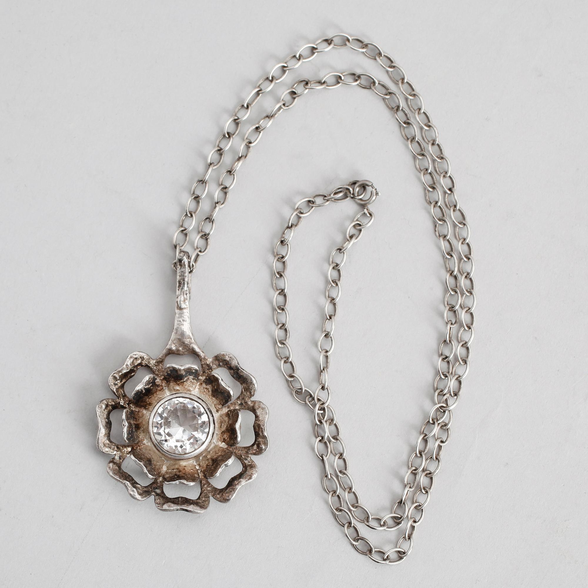 HÄNGE MED KEDJA, silver, Theresia Hvorslev, Mema, 1900-talets mitt. Total vikt ca 43 gr.