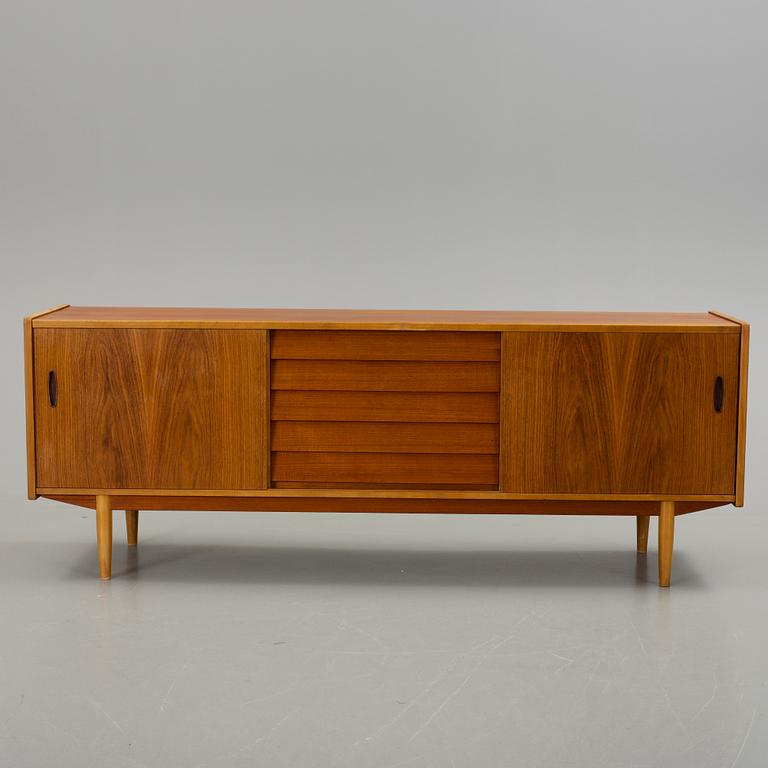 SIDEBOARD, "Trio", Nils Jonsson, Troeds, 1900-talets andra hälft.
