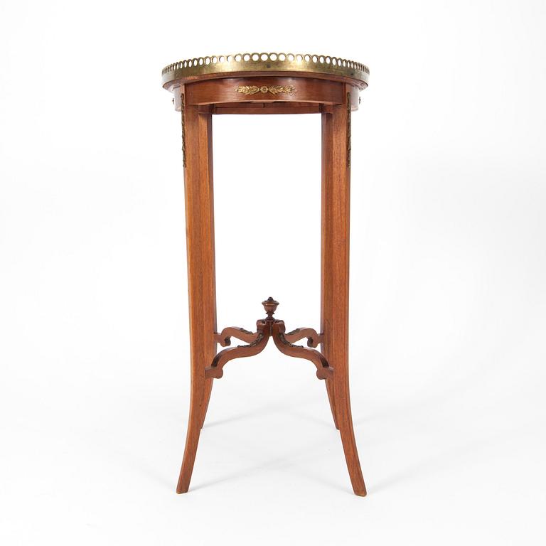 SIDOBORD, 1900-talets första hälft.