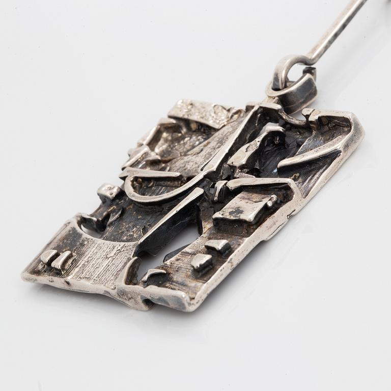 Jorma Laine, pendant with chain in silver.