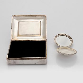Kirsti Ilvessalo, A silver and enamel box and powder compact, Tillander Helsinki 1950–1951.