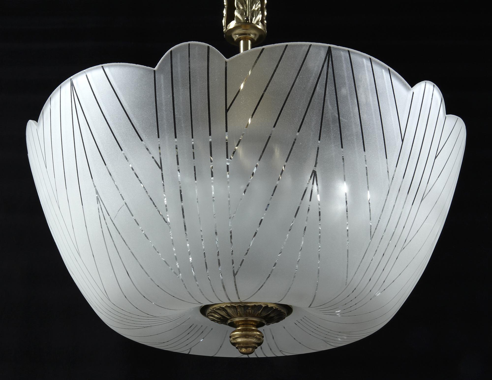 TAKLAMPA, Orrefors, omkring 1900-talets mitt, h 55.