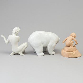 FIGURER, tre stycken, porslin samt keramik, Royal Copenhagen, Bing & Gröndahl samt Ibsen Enke, 1900-tal.