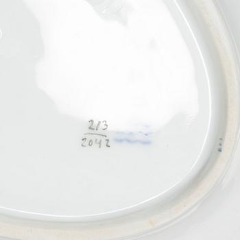 Royal Copenhagen, a 33-piece dinner service, 'Saxon Flower', Denmark.